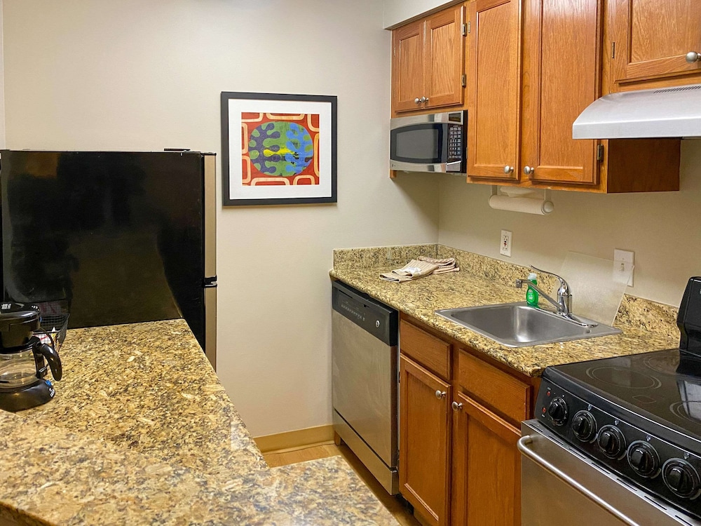 MainStay Suites Middleburg Heights Cleveland Airport 36/42