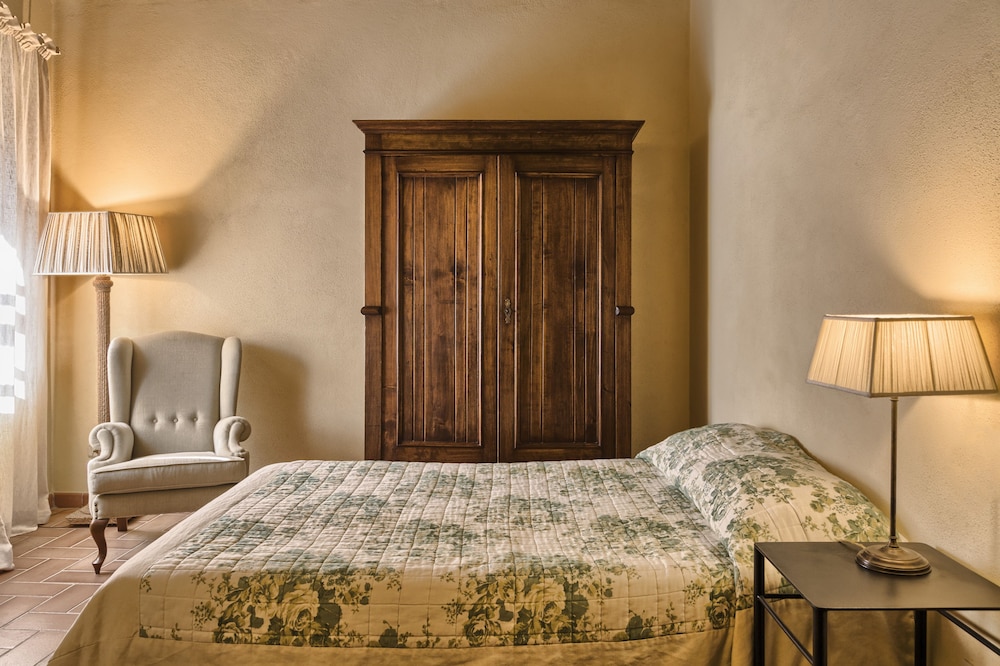 Borgo Di Pietrafitta Relais 34/74