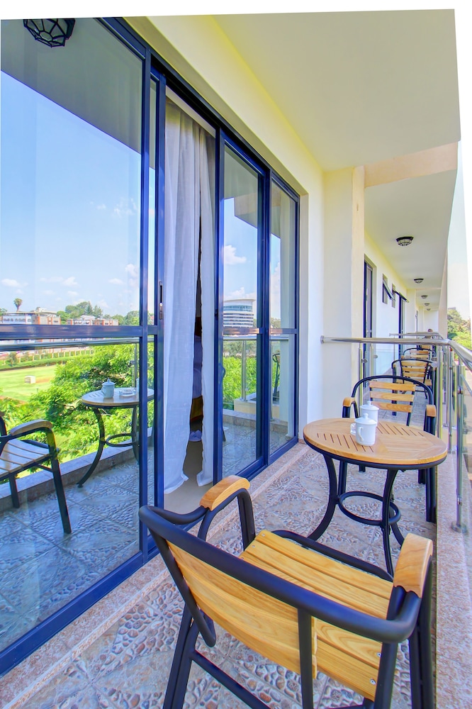 Lotos Inn Suites 39/70