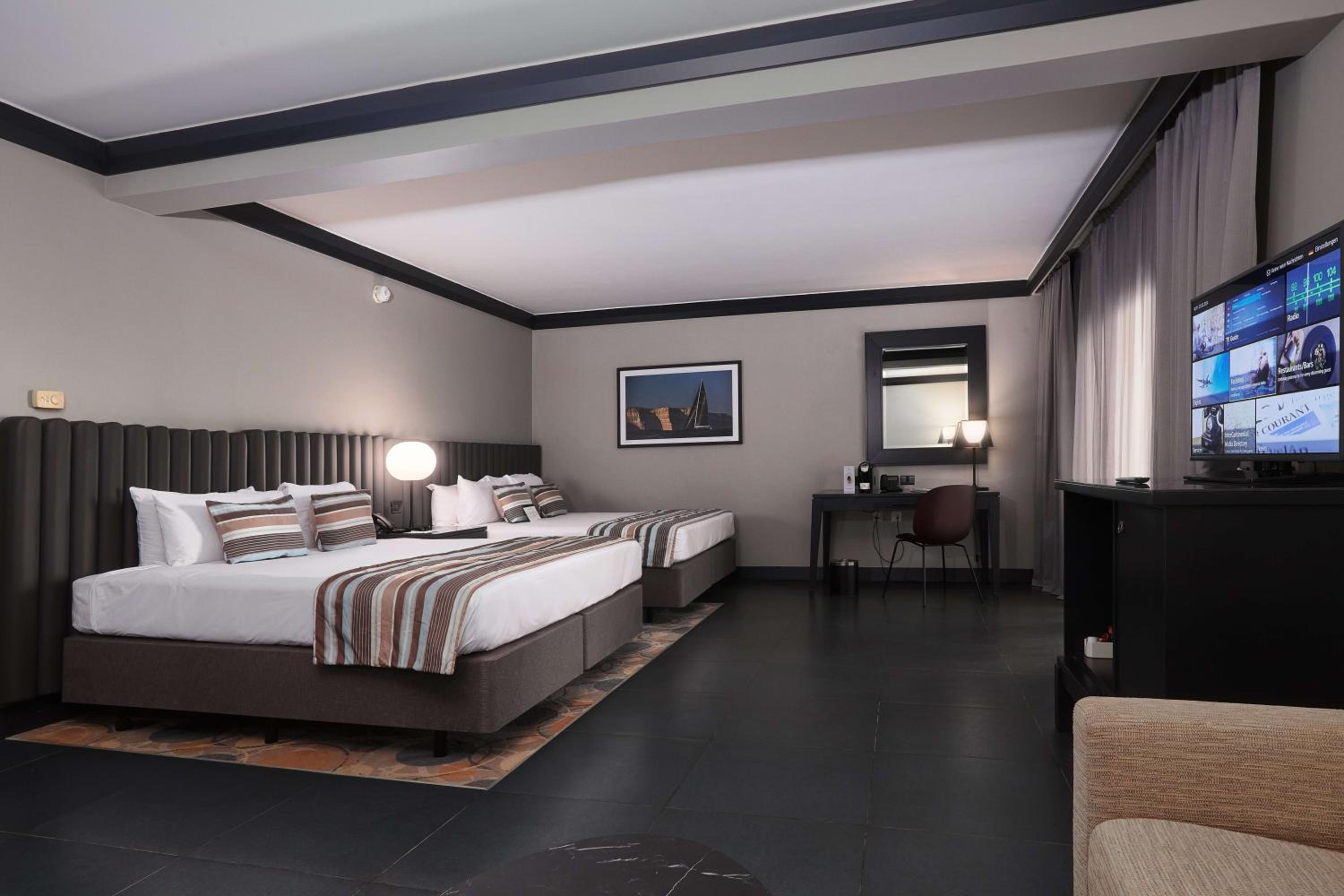 Opal, Premium, 2 King Beds, Sofa, Lounge Access