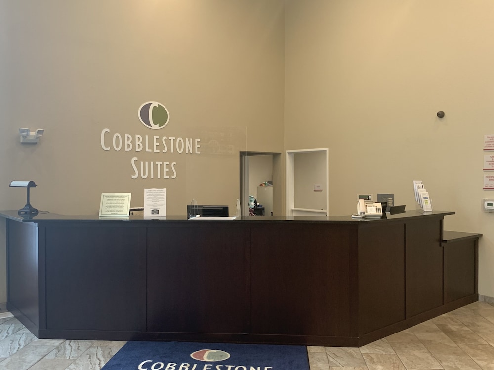 Cobblestone Suites Oshkosh 4/75
