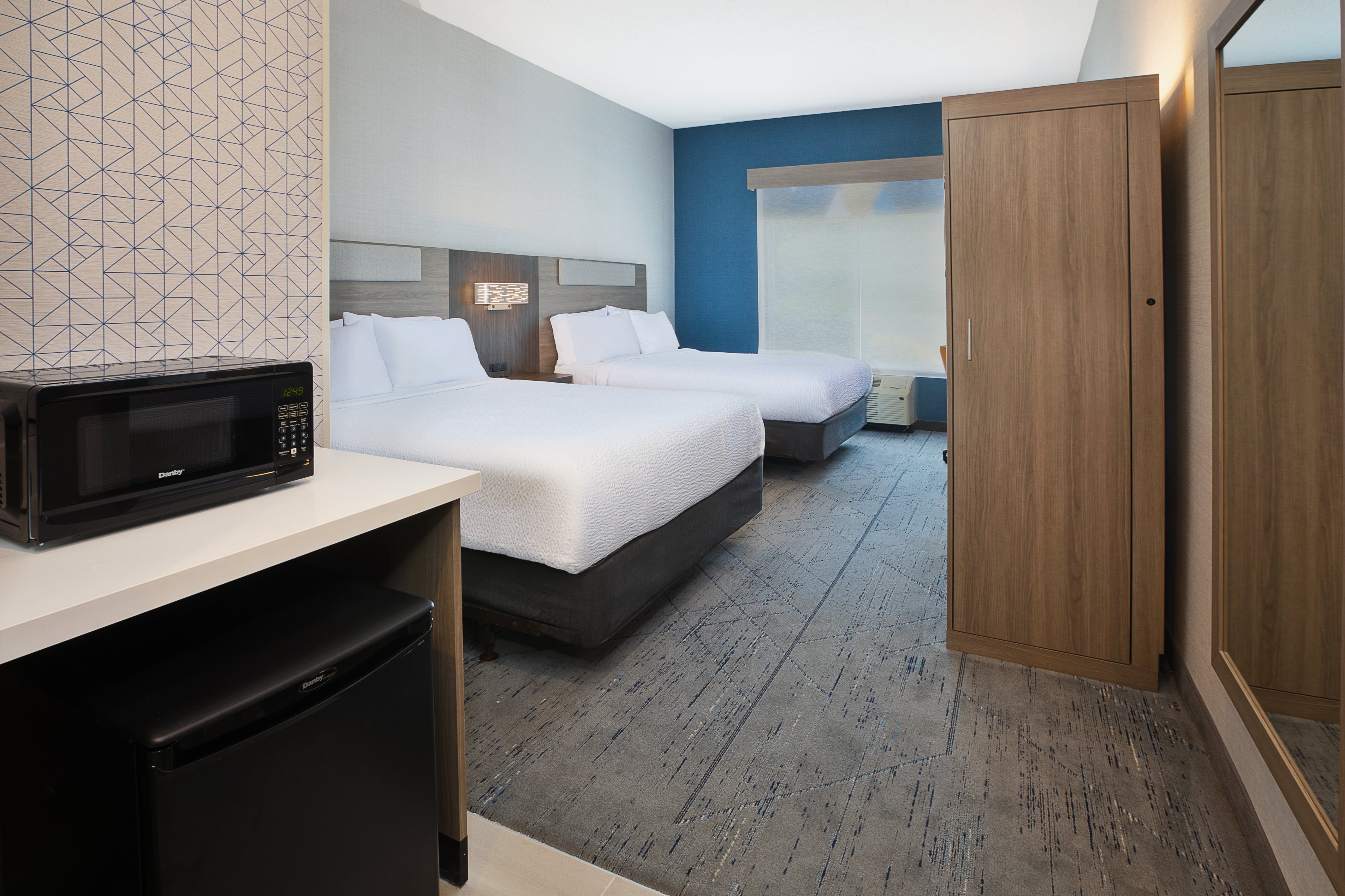 Holiday Inn Express Hotel Suites Youngstown N Warren Niles 25/79