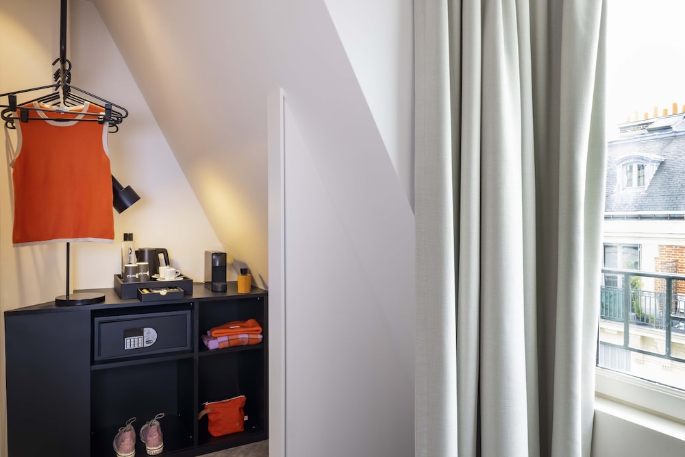 Le 12 Hotel 24/50