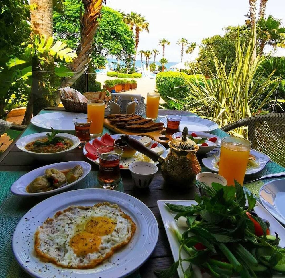Turquoise Beach Resort Tyre 24/50
