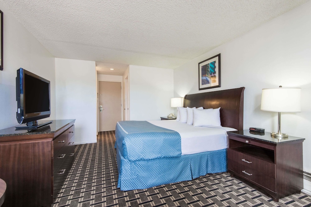 Travelodge By Wyndham Laramie 7/24