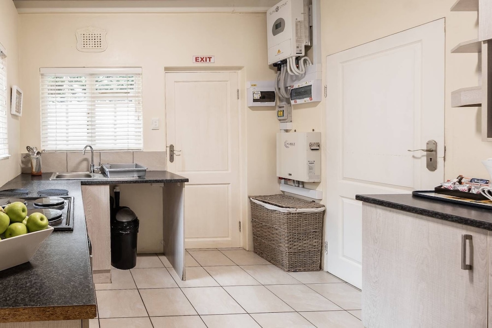 Oliver's Bed and Breakfast 7/49
