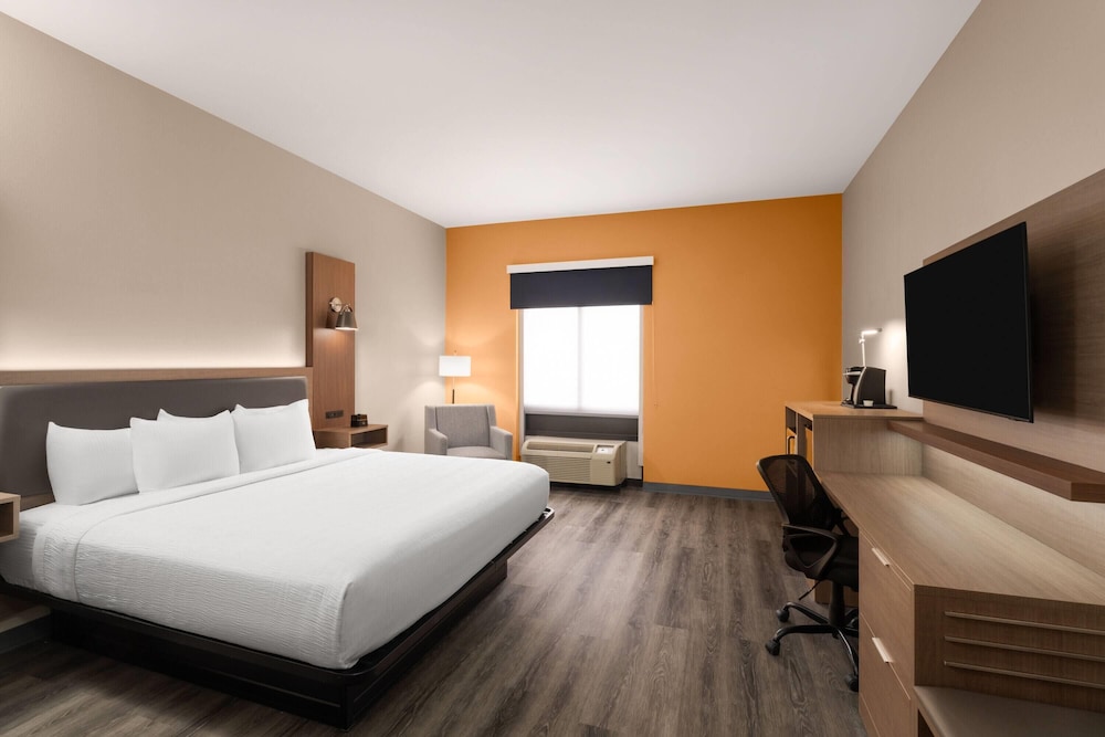 La Quinta Inn & Suites by Wyndham Bessemer 12/49