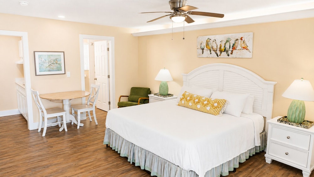 Efficiency, King Bed
