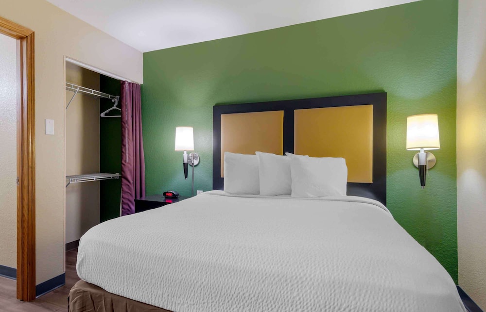 DELUXE, STUDIO, QUEEN BED, SOFA