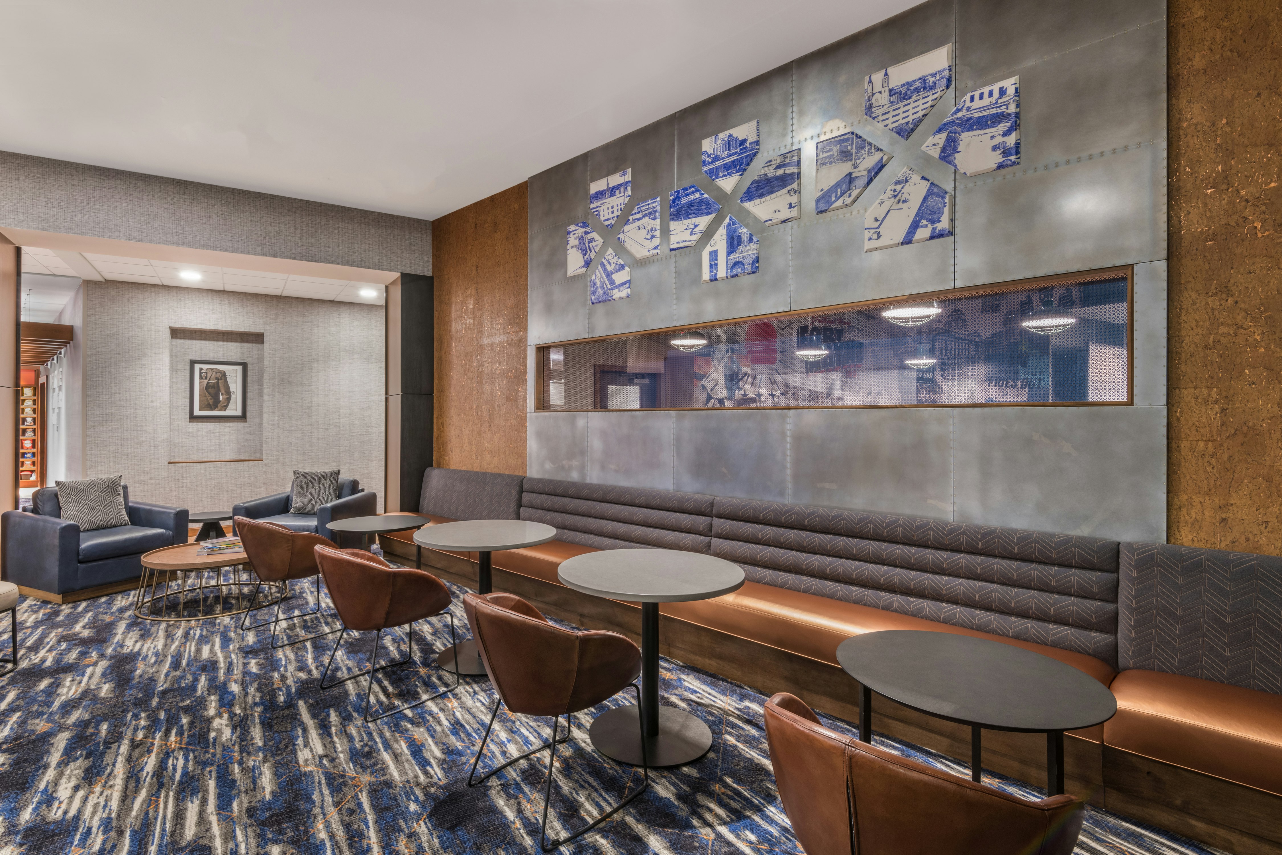 Hampton Inn and Suites Fort Wayne Downtown 30/53