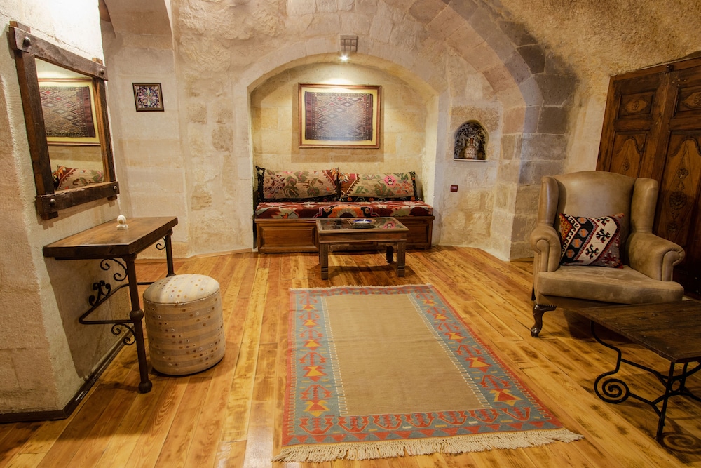 Sultan Cave Suites 57/77