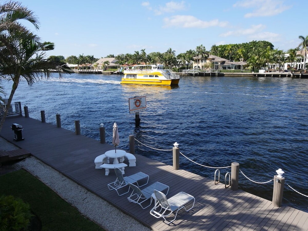 Holiday Isle Yacht Club 60/76