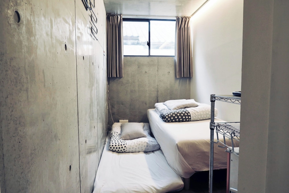 Kangaroo Hotel 17/63