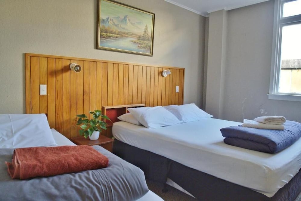 SUITE, QUEEN BED, ANNEX