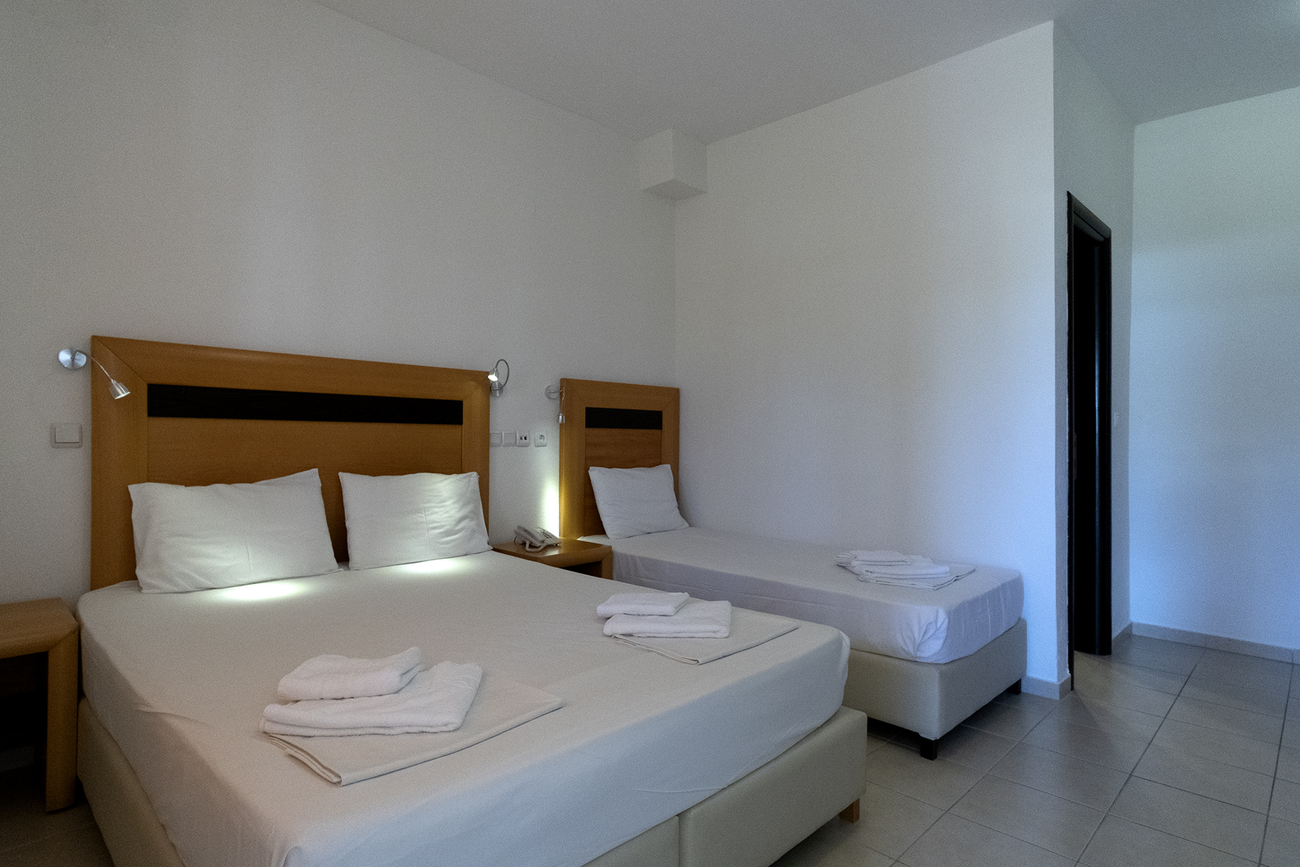 Room at Olympia, KASSANDRA