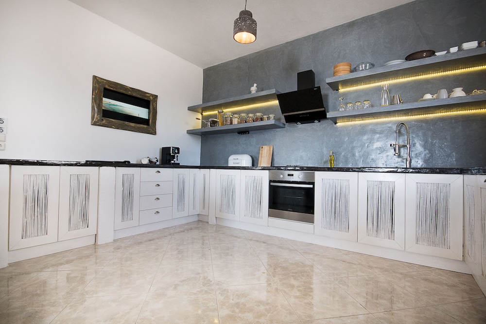 Krios Luxury Suites 2/50