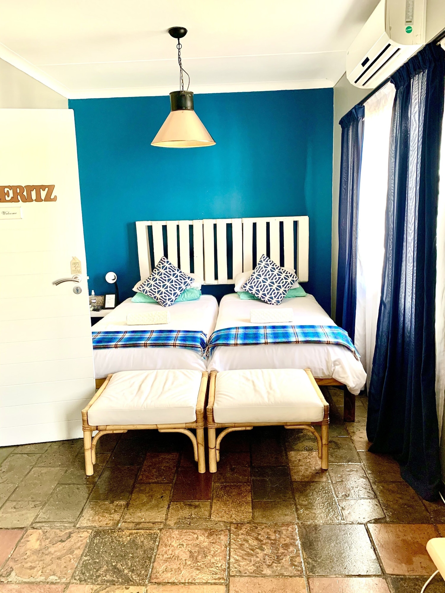 ROOM, DOUBLE OR TWIN BED, PRIVATE BATHROOM