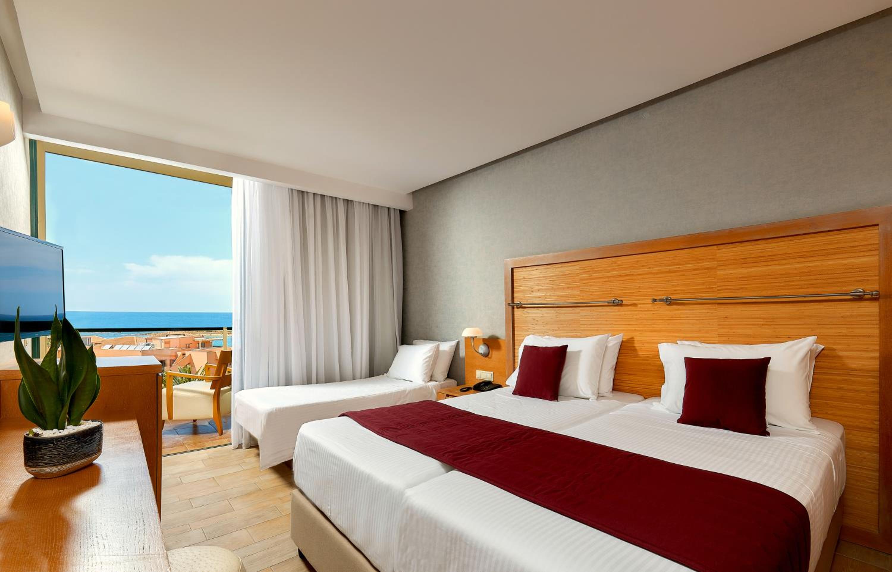 غرفة بإطلالة على البحر، Sirens Beach Hotel 4/8