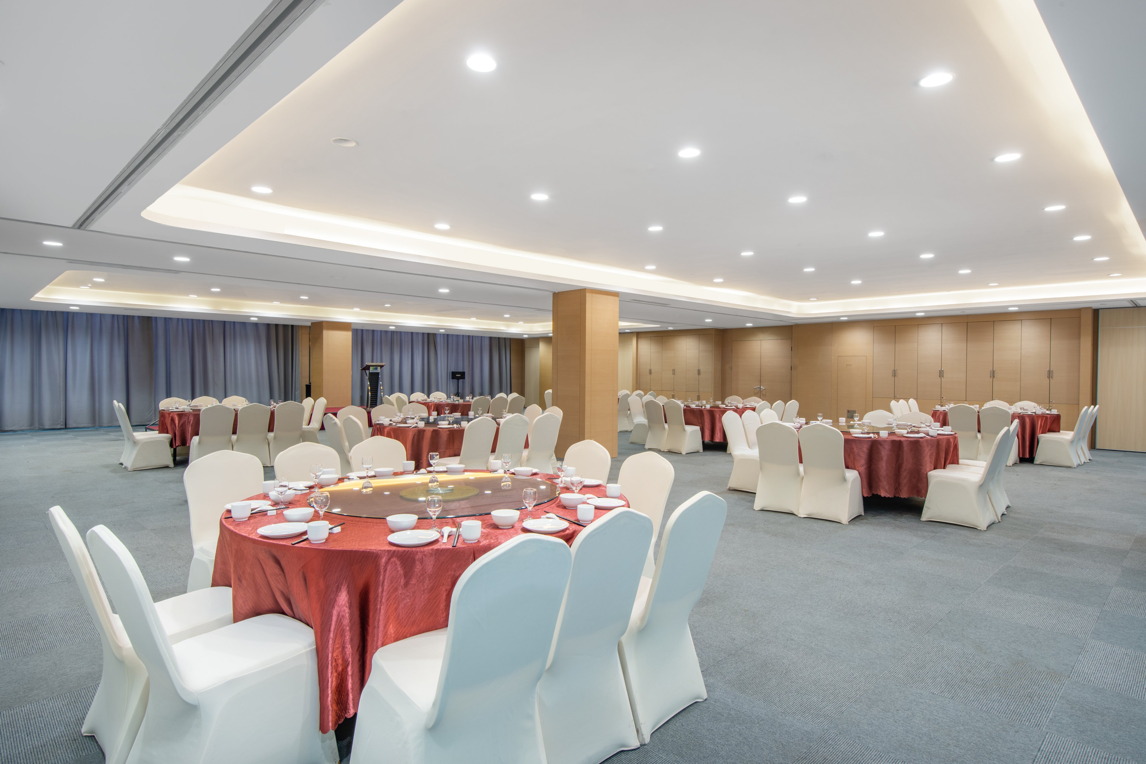 HOLIDAY INN EXPRESS JINAN HIGH-TECH ZONE 54/56
