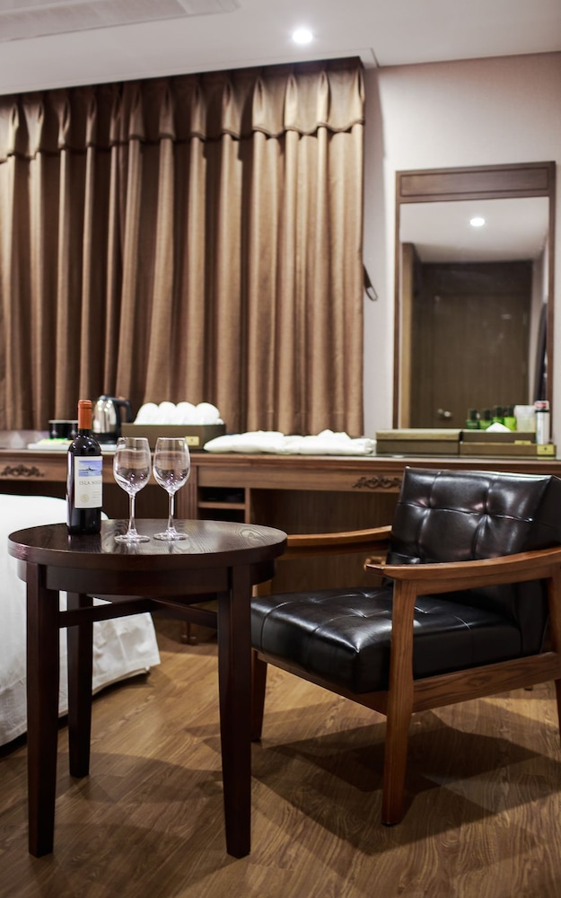Harmony Hotel 50/55
