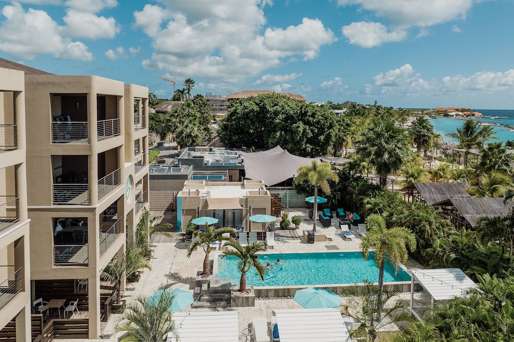 The Beach House Curacao 69/72
