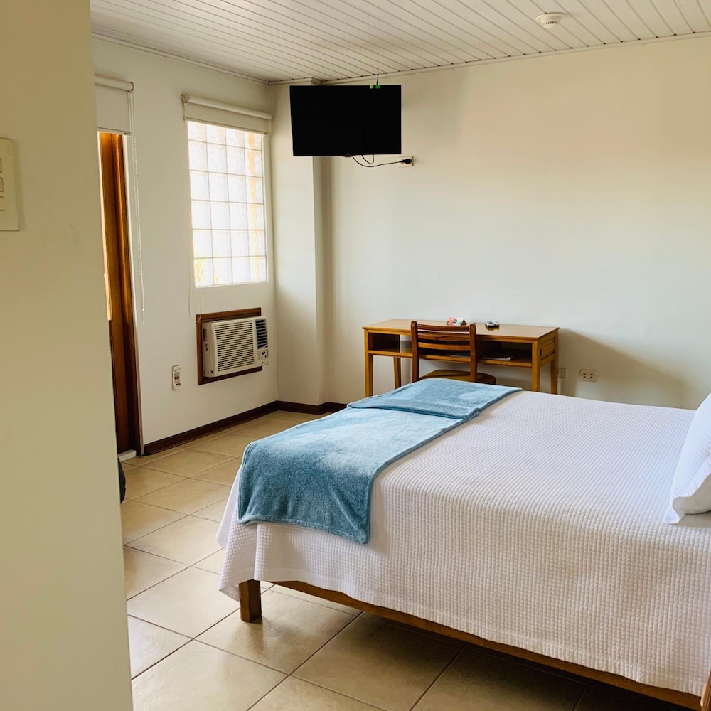 Acosta Hotel 12/55
