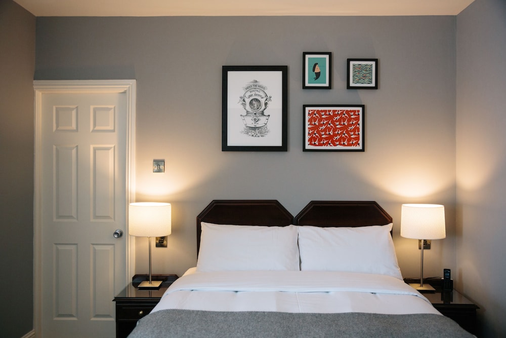 BASIC, KING BED