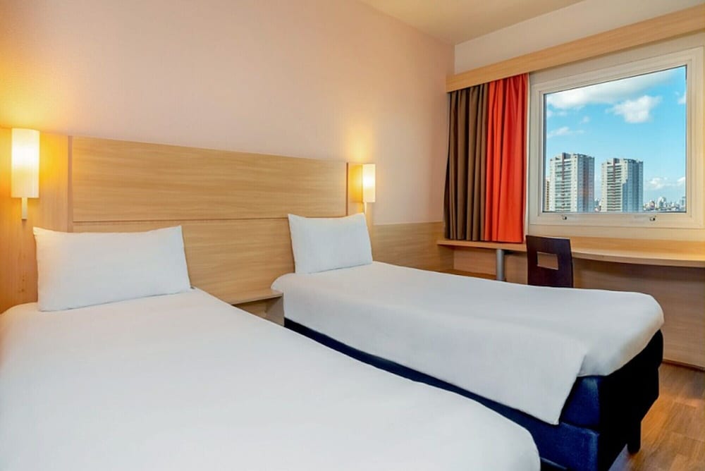 Ibis Asuncion 25/69