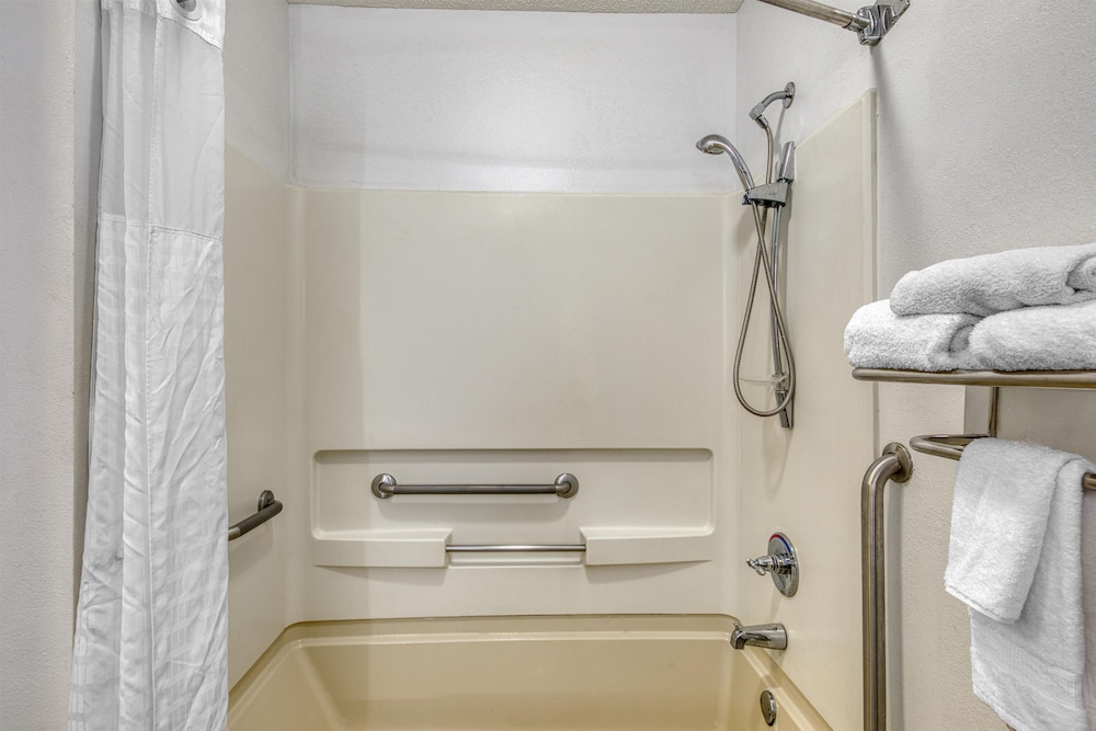 غرفة قياسية بسرير كينج لذوي الإعاقة، SureStay Hotel by Best Western Tuscaloosa Southeast 7/8