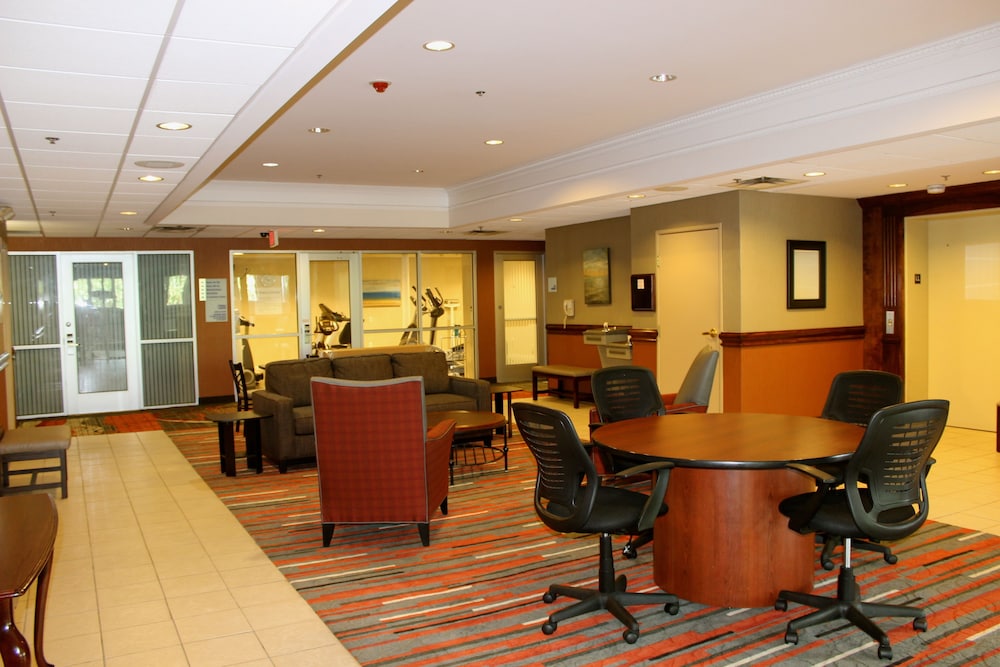 Holiday Inn Express Hotel And Suites Waterford 38/47
