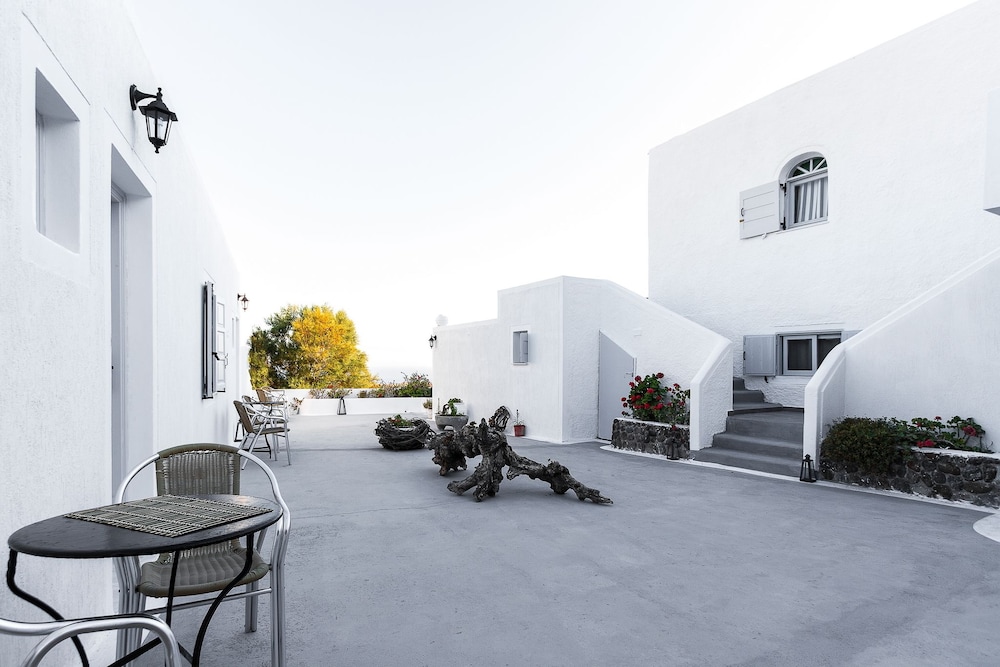 Villa Iliovasilema Santorini 30/50