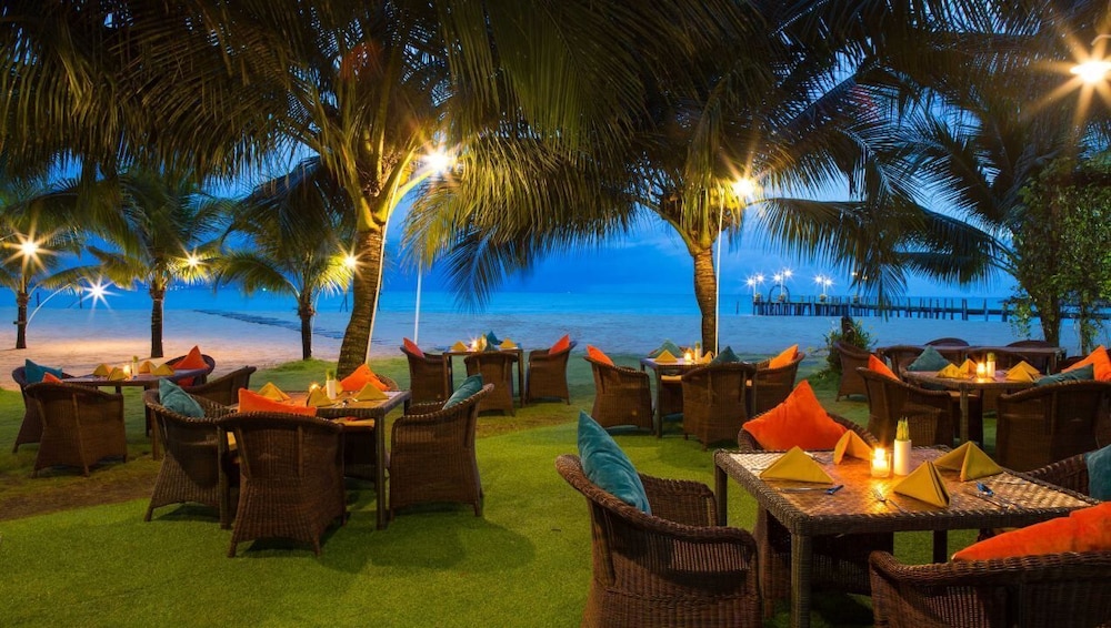 Chez Carole Beach Resort 40/50