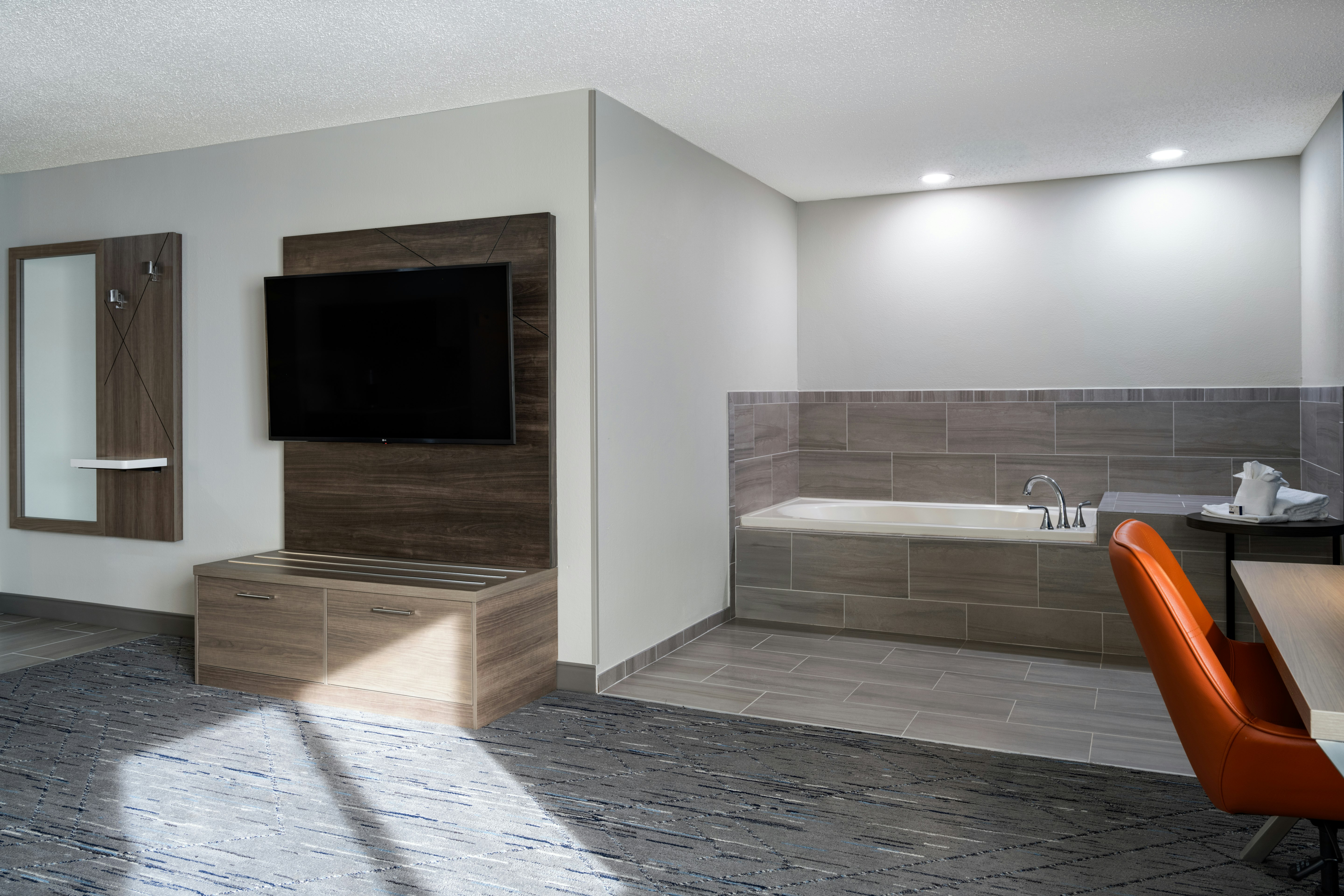 Holiday Inn Express & Suites Midwest City, an IHG Hotel 60/62