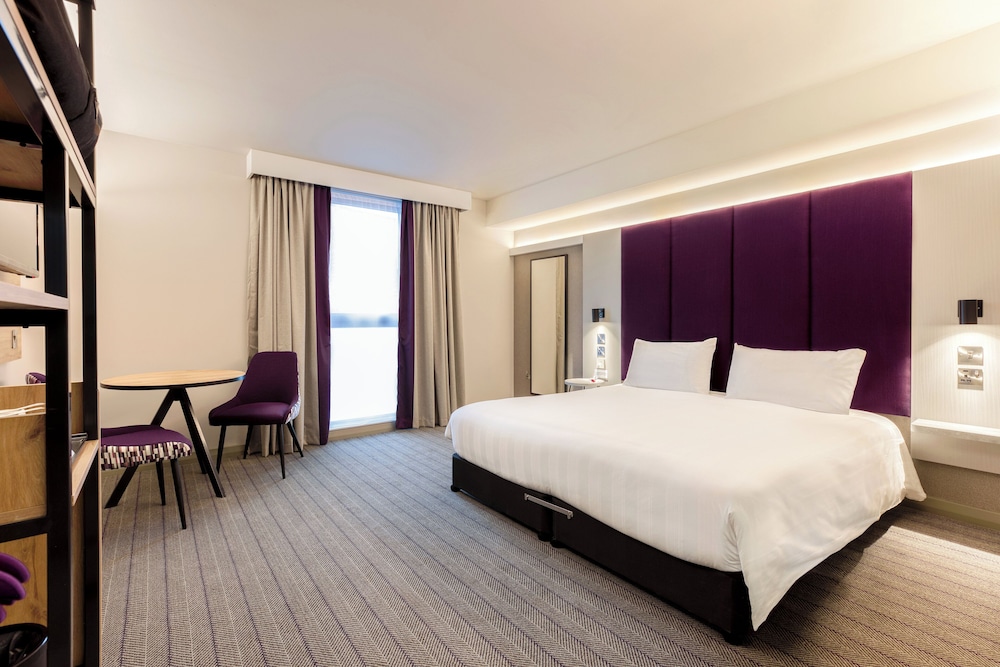 غرفة قياسية بسرير مزدوج لذوي الإعاقة، Premier Inn Belfast City Cathedral Quarter 2/5