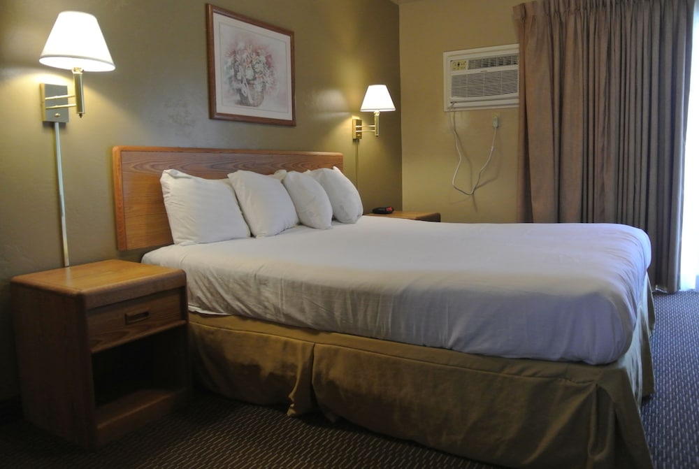 Vino Inn & Suites (ex Rancho Tee Motel) 22/63