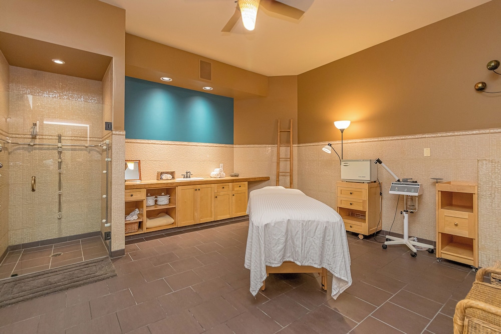 Pacific Shores Resort & Spa 12/48