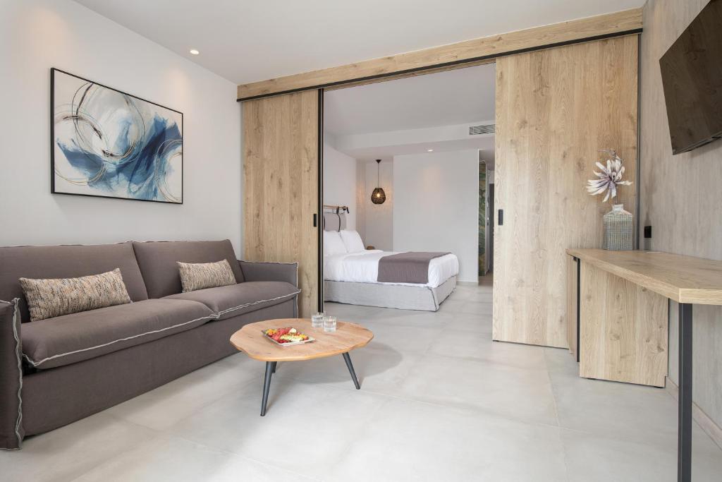 Lagomandra Beach Hotel and Suites 50/71
