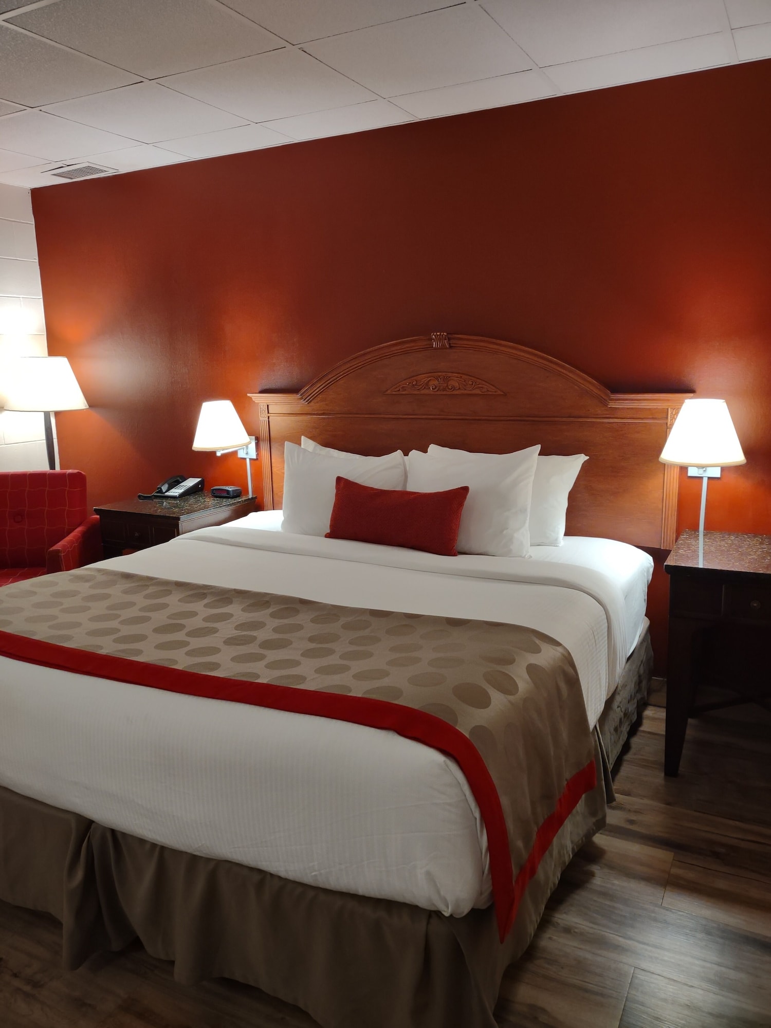 2 Bedrooms, Suite, 2 King Beds, Pool View, Albert Lea Inn & Suites 3/10