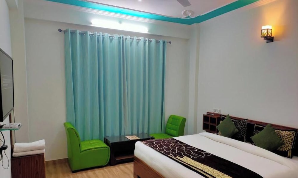 Hotel Sarla Regency 24/47