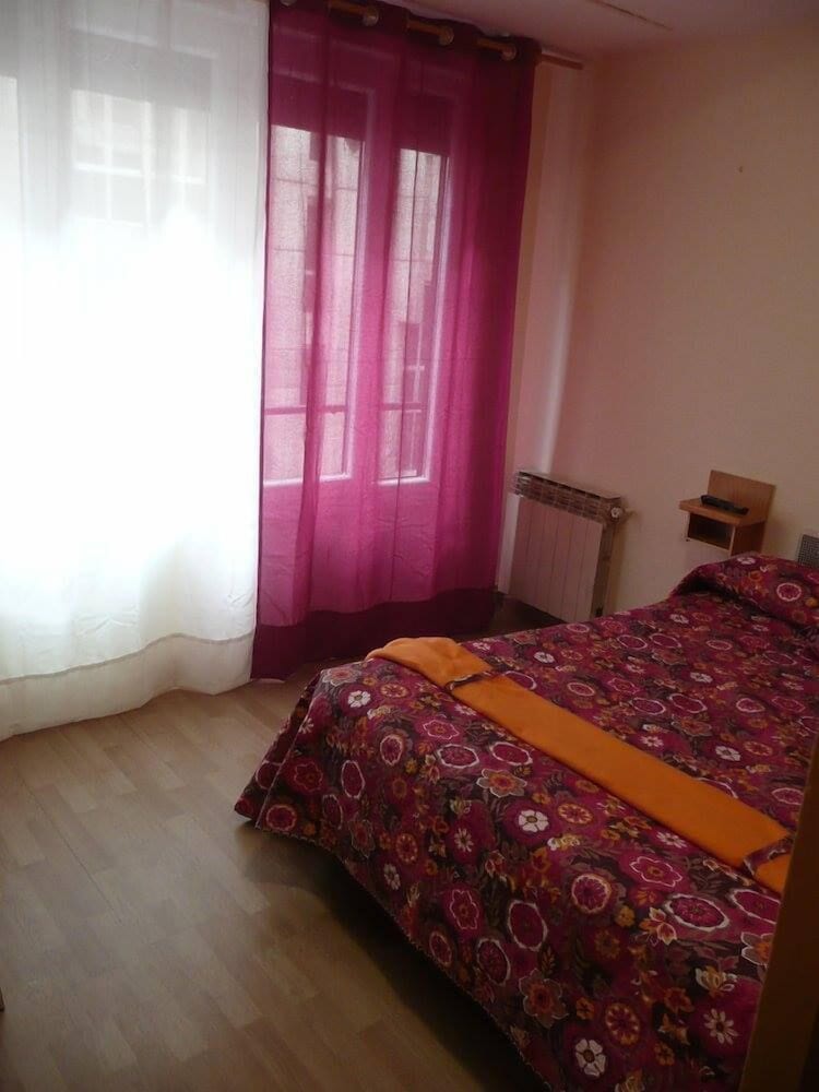 Hostal Rioja Condestable 10/48