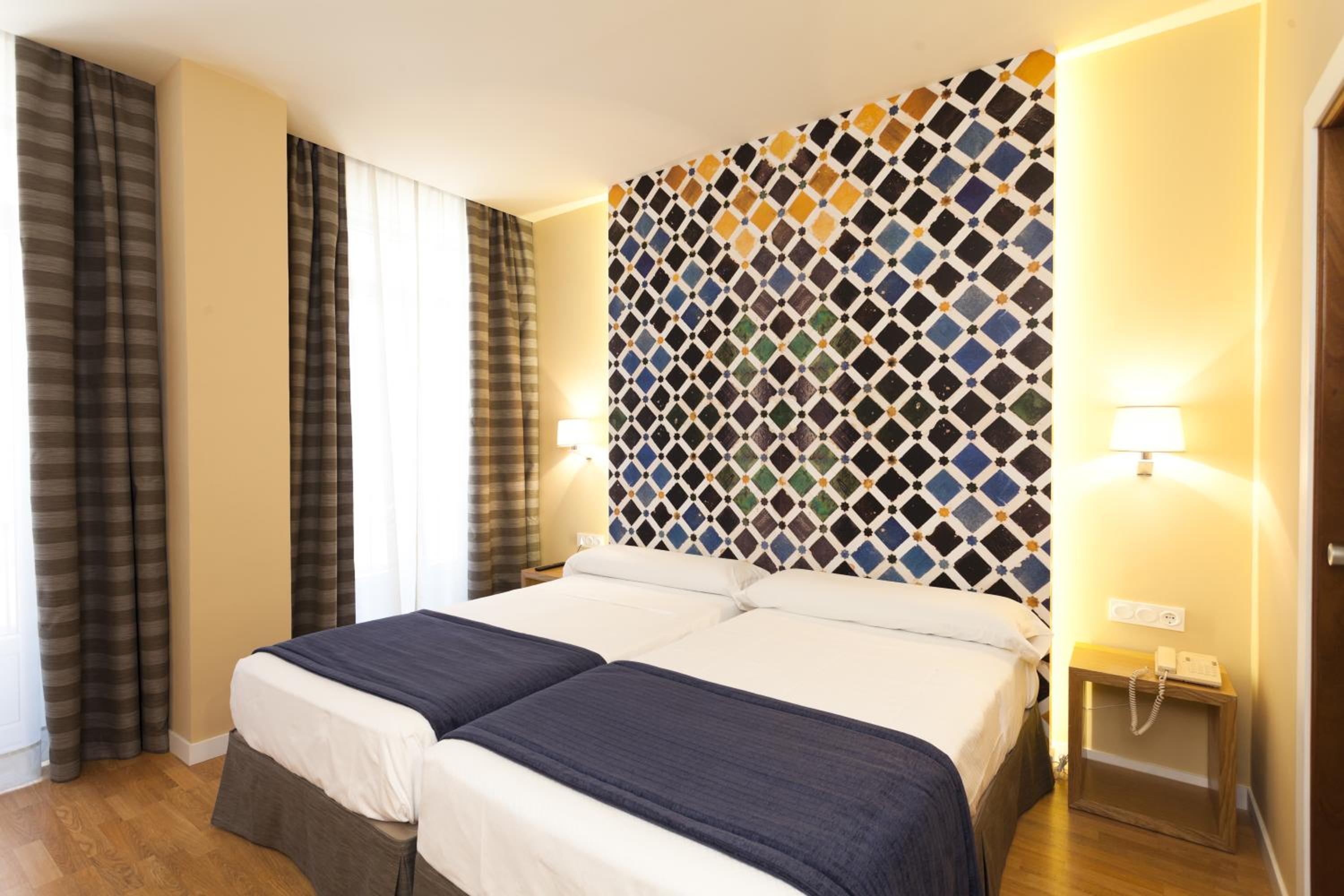 ROOM, TRIPLE