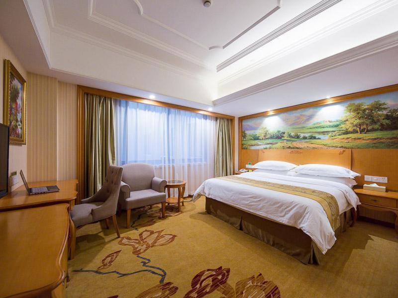 Vienna International Hotel (Shanghai Pudong Airport East Station) 22/33