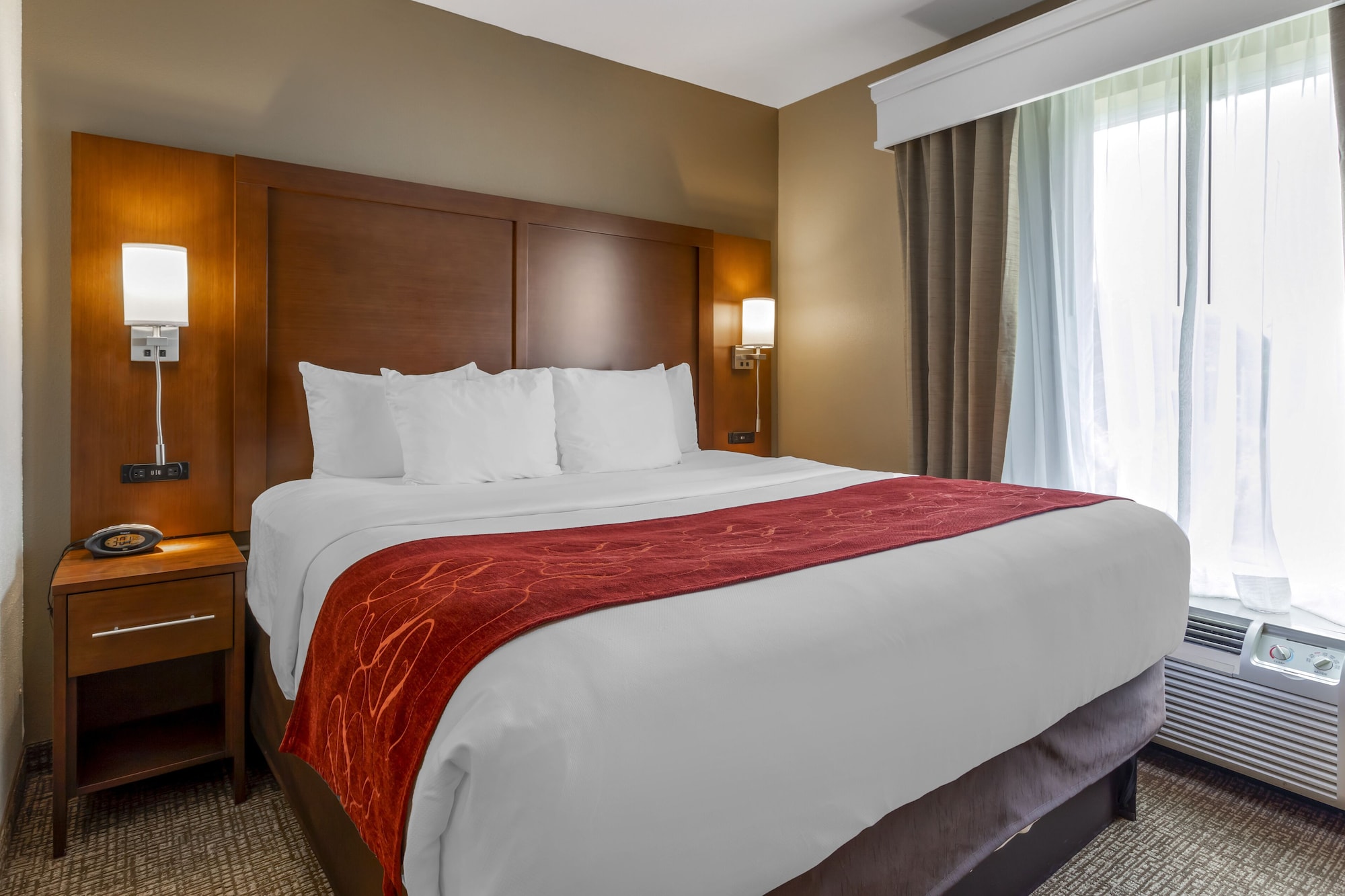 Suite, King Bed, Sofa
