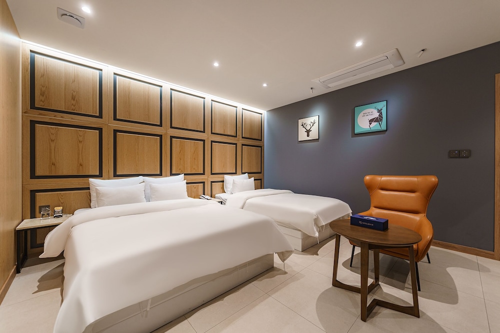 Hotel Millennium 12/43