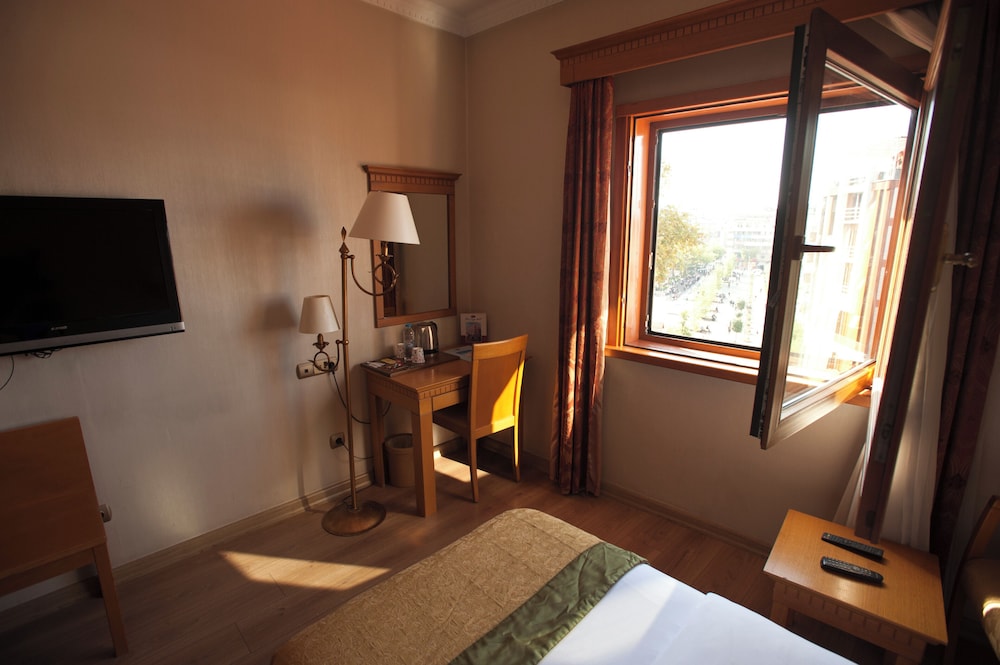 USTA PARK HOTEL 44/50
