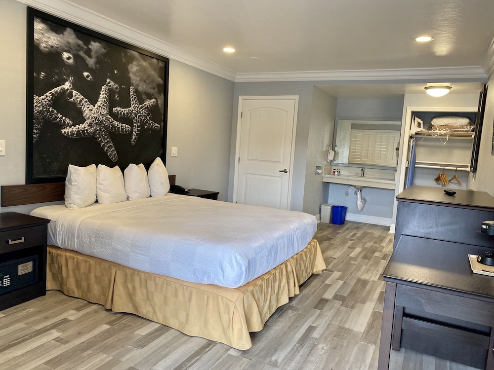 Super 8 By Wyndham Monterey/Carmel 29/48