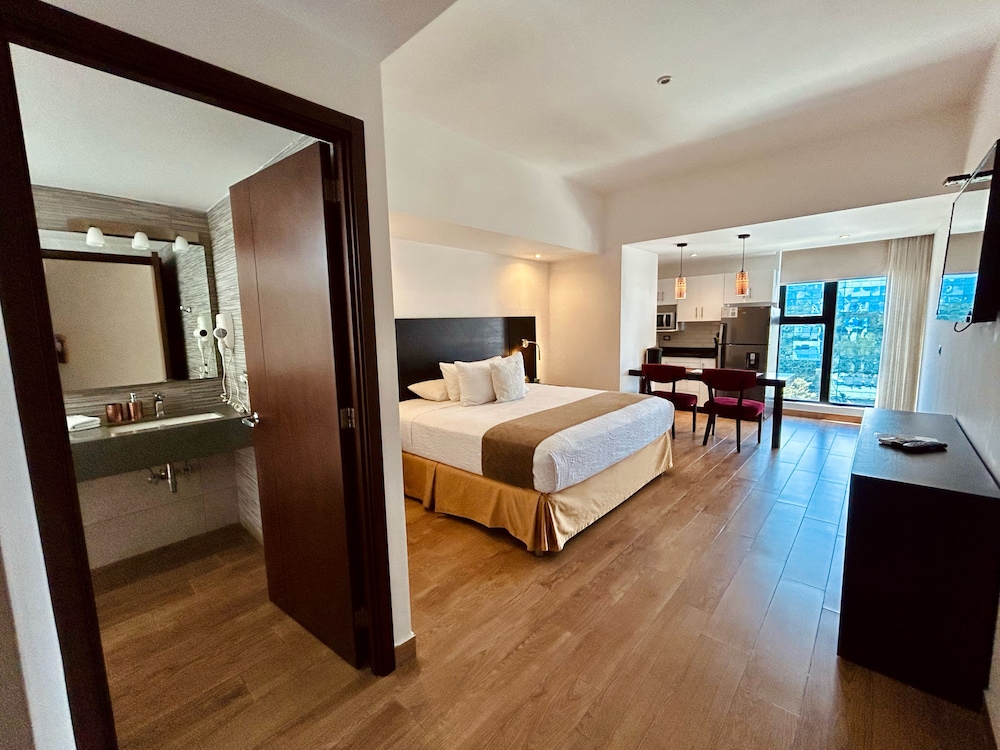 PREMIUM, KING BED