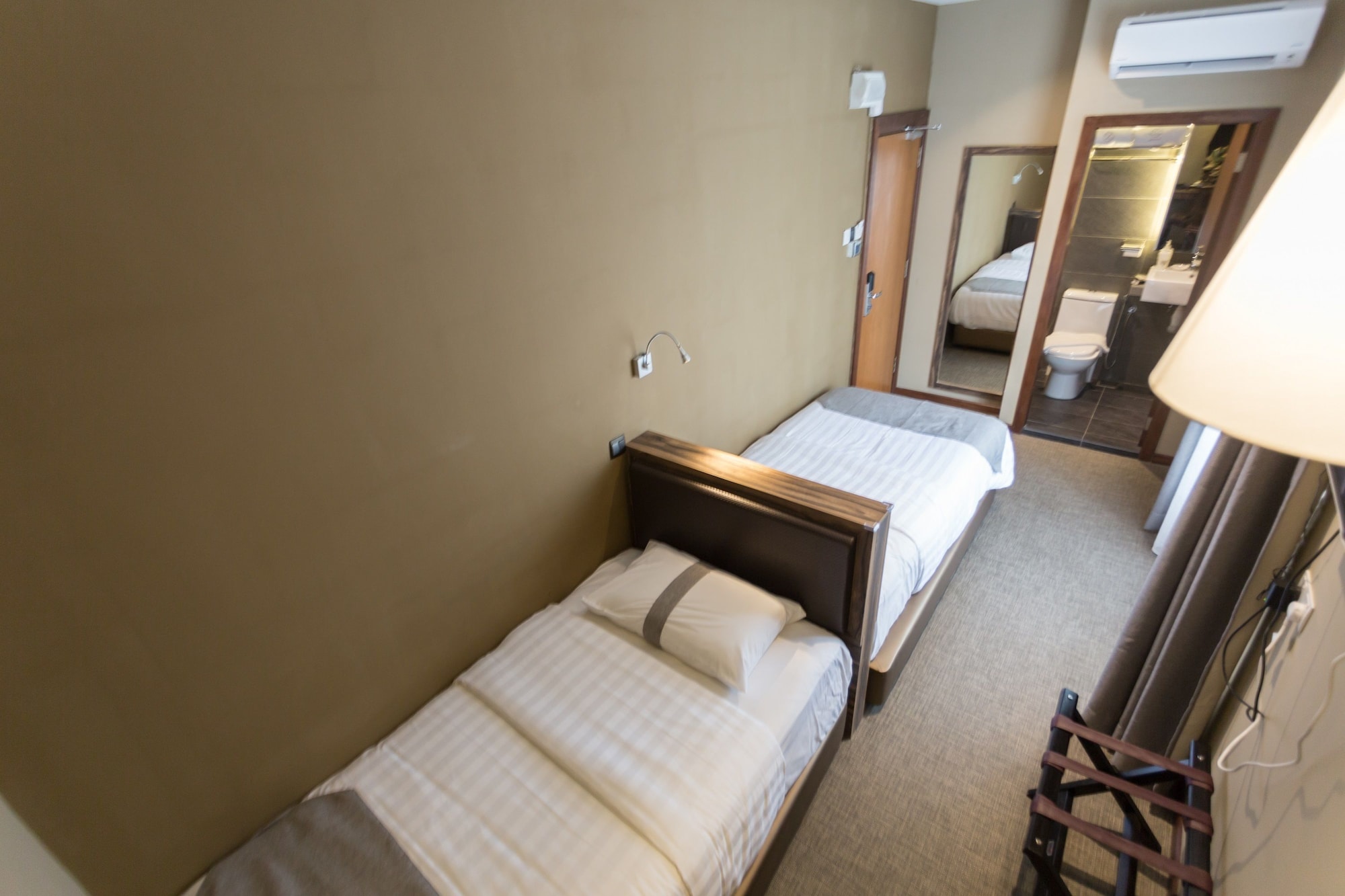 SUPERIOR, TWIN BEDS, CITY VIEW