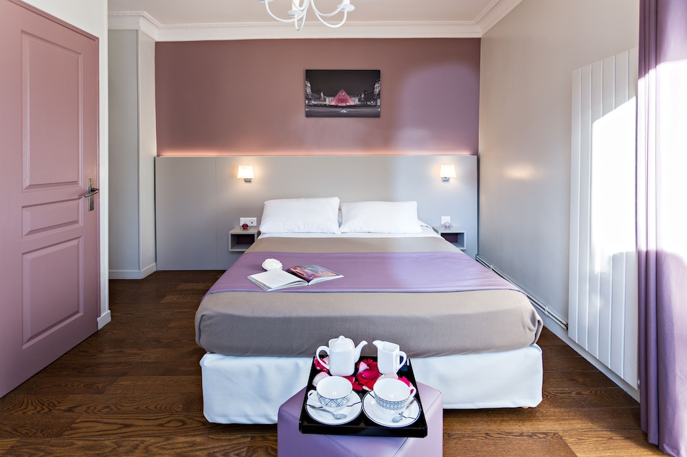 غرفة بسرير مزدوج