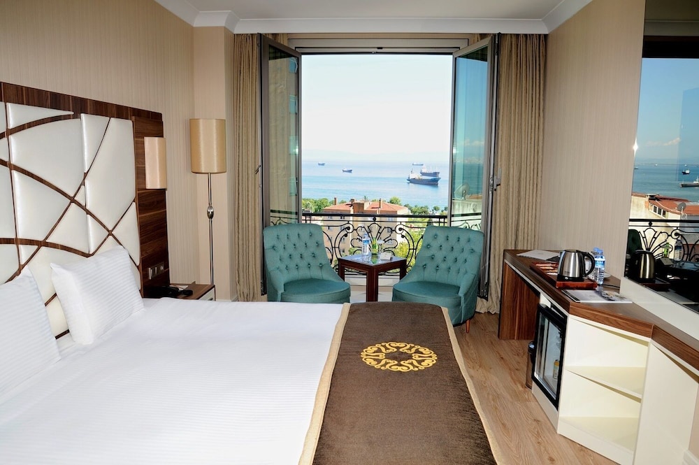 The Grand Mira Hotel 11/50